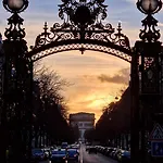 Aux Portes De Paris / Bord De Marne *